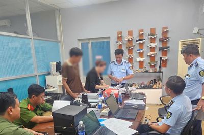 Phát hiện gần 50.000 đôi giày giả mạo nhãn hiệu Nike, nhiều lô hàng đã xuất sang Hoa Kỳ