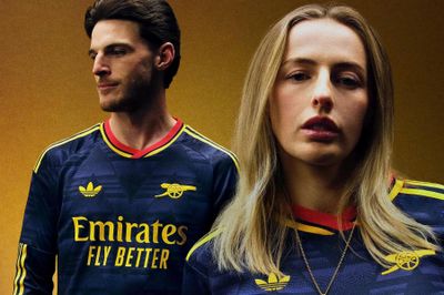 Áo đấu 'chuối bầm' của Arsenal gây chú ý
