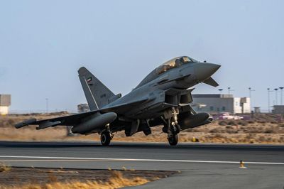 WSJ: Bahrain và Kuwait lần đầu không kích lãnh thổ Iran