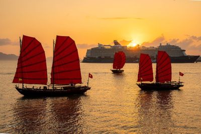 Sắp mở tour ngắm bình minh vịnh Hạ Long trên thuyền buồm 3 vách