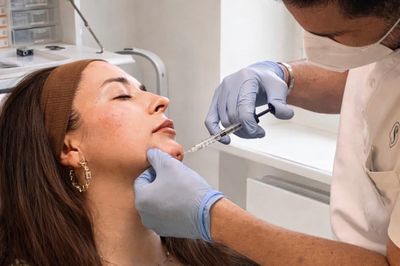 Ngành botox kiếm 50 tỷ USD từ nỗi sợ lão hóa