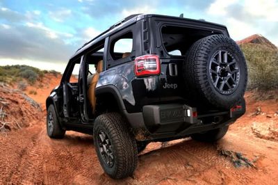 Chơi off-road, người Mỹ thích xe xăng hơn xe điện