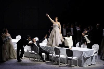 Chiếc đèn chùm 'khổng lồ' và bí mật phía sau vở opera 'La Traviata' tại Việt Nam