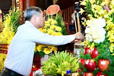 Thủ tướng Chính phủ Lê Minh Hưng tri ân các Anh hùng liệt sĩ tại Điện Biên Phủ