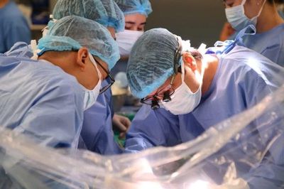 Chạy đua với 'thời gian vàng' để trao cơ hội sống từ 2 nguồn tạng hiến
