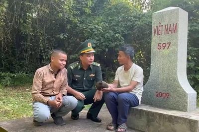 [Video] Tiếp nhận thông tin về vị trí nghi mộ tập thể liệt sĩ ở biên giới tỉnh Quảng Trị