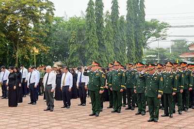 Đại tướng Nguyễn Trọng Nghĩa chủ trì lễ dâng hoa, dâng hương tại Tượng đài Chiến thắng Chốt chặn Tàu Ô