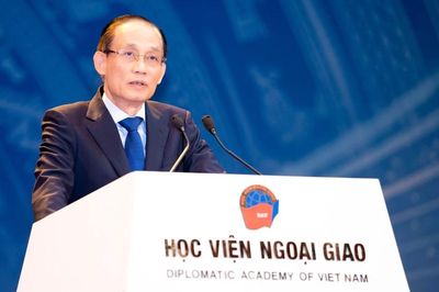 Bộ trưởng Lê Hoài Trung dự lễ tốt nghiệp Học viện Ngoại giao, gửi gắm kỳ vọng tới các tân cử nhân về tinh thần tự học