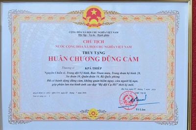 Chủ tịch nước truy tặng Huân chương Dũng cảm cho Thượng sĩ Kpă Thiêp