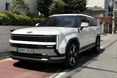[GALLERY] Hyundai SantaFe 2027 sắp 'đại phẫu', từ bỏ diện mạo gây tranh cãi