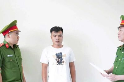 Khởi tố tài xế xe đầu kéo không bằng lái, thông chốt CSGT ở Phú Thọ