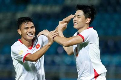 Đình Bắc nhận điểm tuyệt đối trận ra mắt đấu trường ASEAN Cup