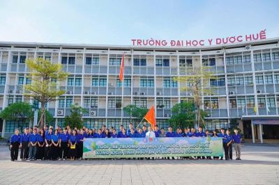 Hơn 300 'chiến sĩ áo trắng' Trường ĐH Y Dược Huế ra quân mùa hè xanh
