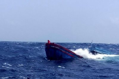 Chìm tàu cá trên ngư trường Trường Sa, 3 ngư mất tích