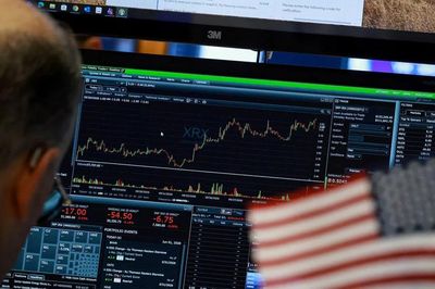 Giá dầu giảm, chứng khoán diễn biến trái chiều