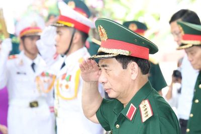 Đại tướng Phan Văn Giang kiểm tra công tác quy tập hài cốt liệt sĩ tại Công viên Lê Thị Riêng