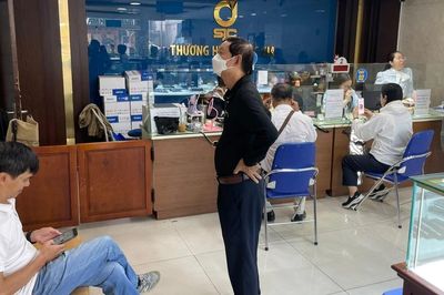 Nhìn lại một tuần 'chao đảo' thị trường kim cương, vàng bạc
