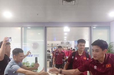 Đội tuyển Việt Nam về Hà Nội, chờ quyết đấu Singapore