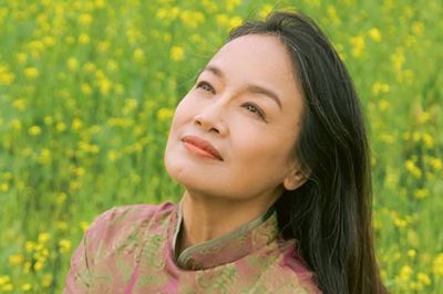Diễn viên Tú Oanh U60 hôn nhân viên mãn, làm nông dân ở mảnh vườn 3.000m2