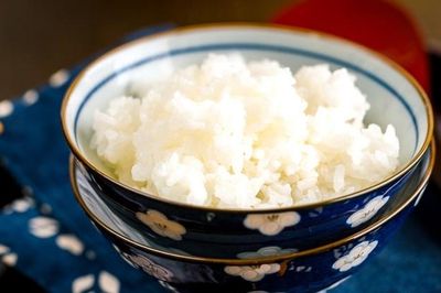 Người cao tuổi giảm ăn cơm, sau thời gian ngắn có thể xuất hiện 5 thay đổi
