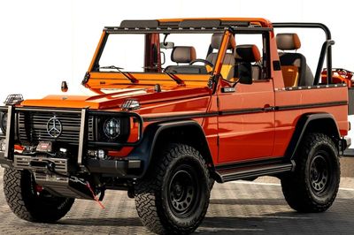 Ngắm chiếc Mercedes G-Wagen gần 40 năm tuổi được độ lại với màu sơn nổi bật