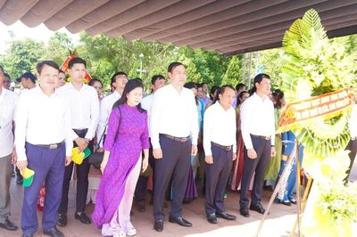 Phó Chủ tịch Thường trực HĐND tỉnh tri ân các Anh hùng liệt sĩ tại Quảng Trị