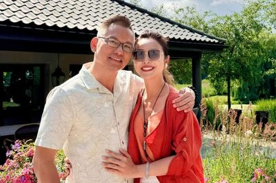 Jennifer Phạm tình tứ bên chồng hơn 7 tuổi ở Đan Mạch