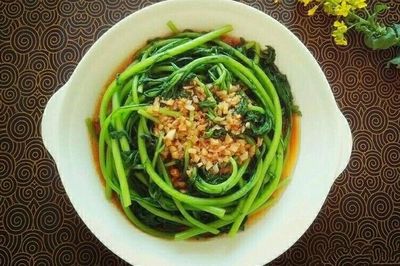 Loại rau cứ vào cuối hè đầu thu lại được bày bán khắp chợ, nhiều người nhìn thấy là biết đổi mùa
