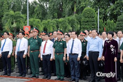 Đại tướng Phan Văn Giang dâng hương tưởng niệm các Anh hùng liệt sĩ tại Lâm Đồng