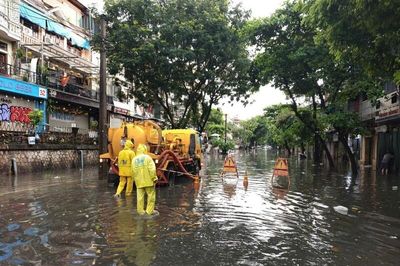 Hà Nội mưa lớn diện rộng, xuất hiện nhiều điểm dềnh nước cục bộ