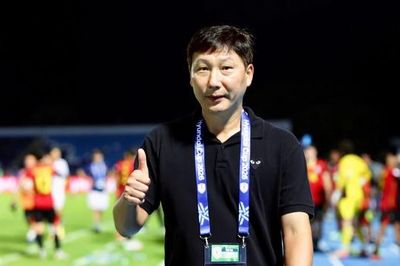 Huấn luyện viên Kim Sang Sik duy trì 'cái đầu lạnh' cho học trò