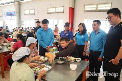 Gần 8.500 người lao động tham gia 'Bữa cơm Công đoàn - Cảm ơn người lao động'