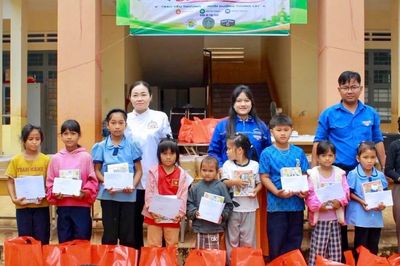 Trường CĐ Kỹ thuật Công nghệ Quy Nhơn tổ chức Chiến dịch 'Mùa hè xanh' tại xã Ia Nan