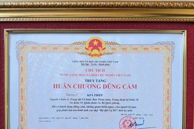 Chủ tịch nước truy tặng Huân chương Dũng cảm cho Thượng sĩ Kpă Thiêp