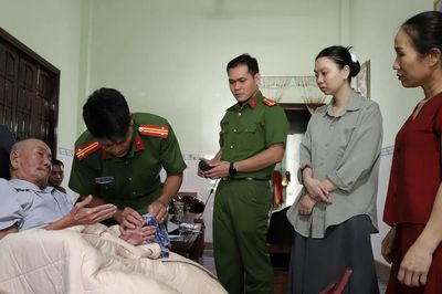 Viết tiếp những cuộc trở về bằng ADN