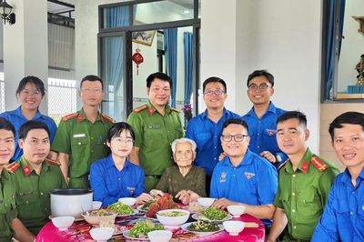 Bữa cơm tri ân Mẹ Việt Nam Anh hùng