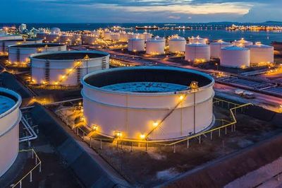 Giá xăng dầu hôm nay 25/7: Giảm gần 4% sau tín hiệu nối lại đàm phán Mỹ-Iran