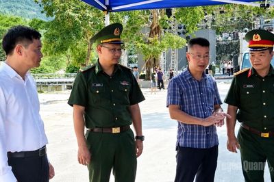 Phó Chủ tịch UBND tỉnh Đỗ Anh Tuấn kiểm tra công tác chuẩn bị Cầu truyền hình 'Sao sáng dẫn đường'