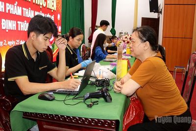 Công an tỉnh thu nhận mẫu ADN thân nhân liệt sĩ tại phường Hà Giang 2
