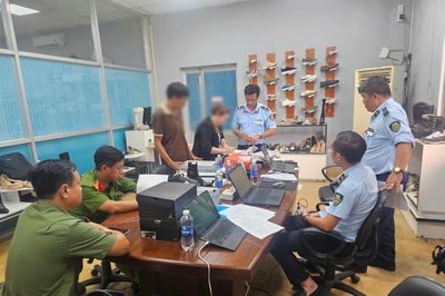 Bóc gỡ đường dây gần 50.000 đôi giày giả mạo Nike xuất khẩu sang Hoa Kỳ: Cảnh báo mới về thủ đoạn lợi dụng gia công quốc tế