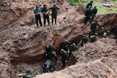 Phát hiện hố chôn tập thể thứ hai tại Công viên Lê Thị Riêng