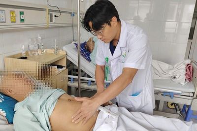 Đau bụng lan ra sau lưng, phát hiện ung thư tụy xâm lấn mạch máu lớn