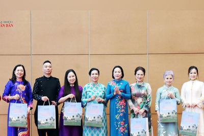 Phó Chủ tịch Quốc hội Nguyễn Thị Thanh gặp mặt Hiệp hội Văn hóa áo dài Việt Nam