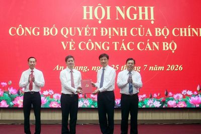 Bộ Chính trị điều động đồng chí Lê Quang Tùng làm Bí thư Tỉnh ủy An Giang