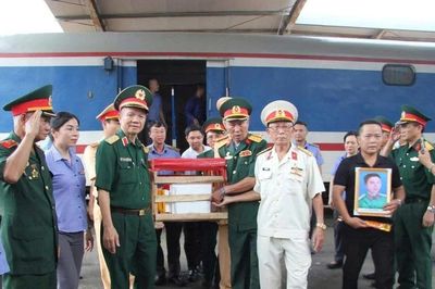 Miễn phí vé tàu cho thân nhân đi cùng trong hành trình đưa các anh hùng liệt sĩ trở về quê hương