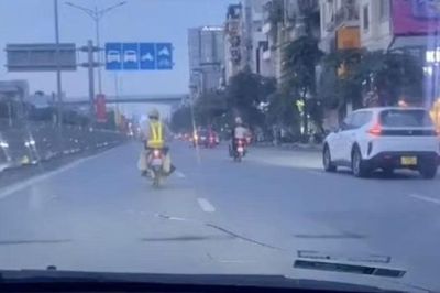 CSGT Hà Nội mở đường đưa bệnh nhi cấp cứu kịp thời