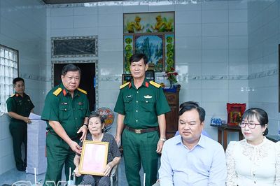 Trao nhà tình nghĩa, tri ân thân nhân liệt sĩ