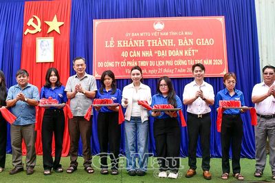 Bàn giao 40 căn nhà Đại đoàn kết do Tập đoàn Phú Cường hỗ trợ