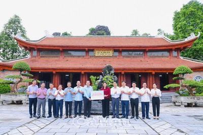 Lãnh đạo tỉnh Cà Mau tri ân anh hùng liệt sĩ, thăm thân nhân liệt sĩ tại tỉnh Ninh Bình