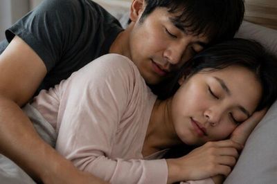 Vợ vừa hết 1 tháng ở cữ là tôi chạy liền sang ôm vì nhớ, không ngờ hành động đó khiến tôi day dứt cả đời